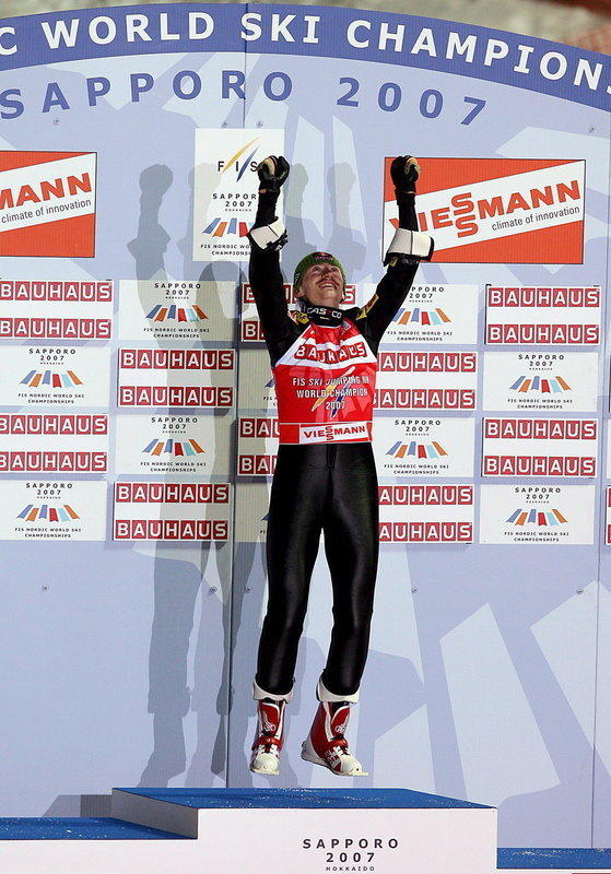 Adam Maysz w podskokach, zoty medal - Sapporo 2007